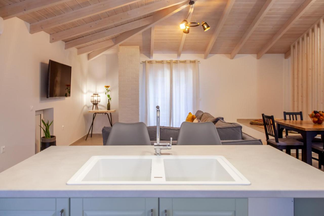 Kamari Luxury Apartment