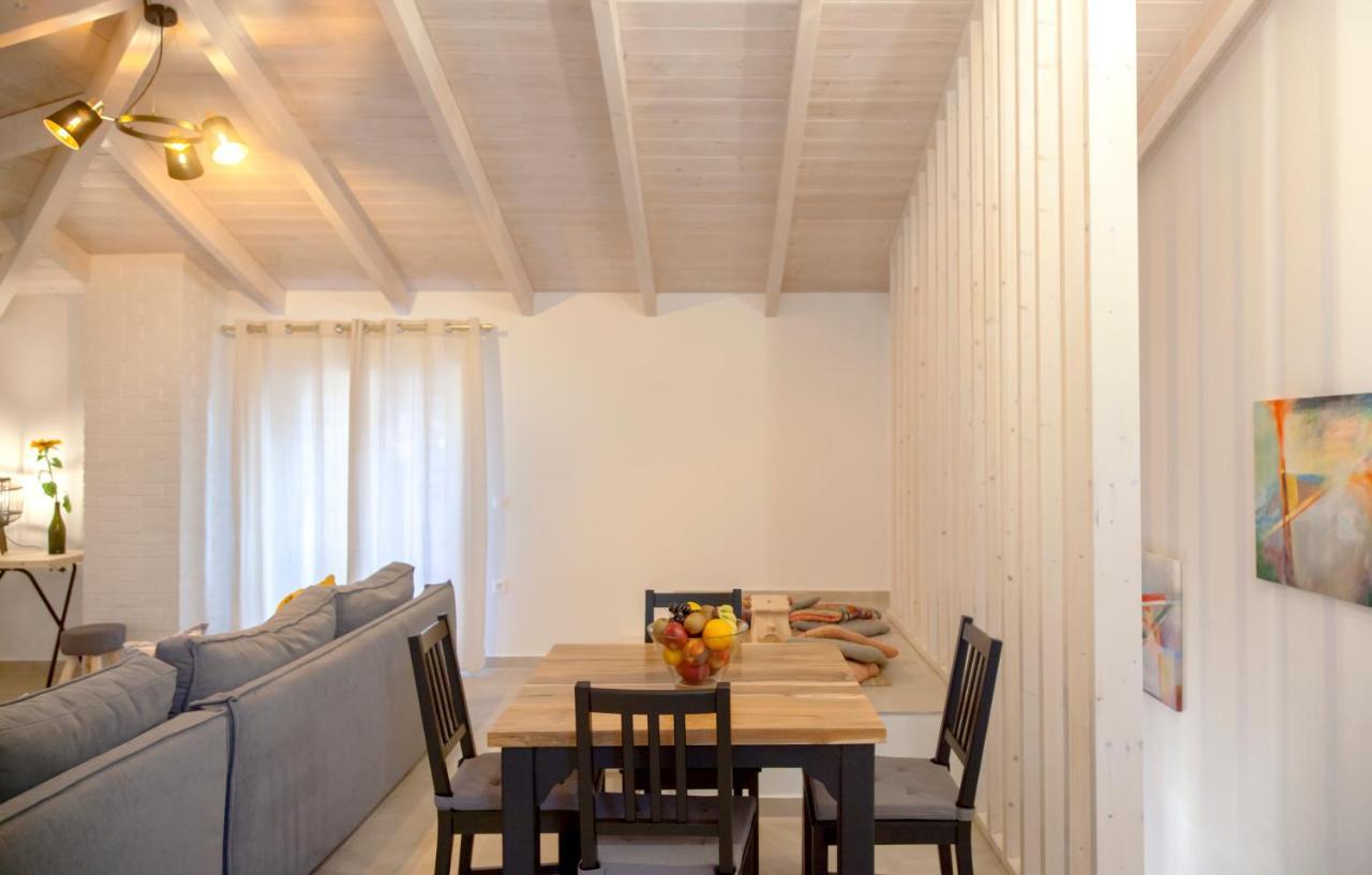 Kamari Luxury Apartment *